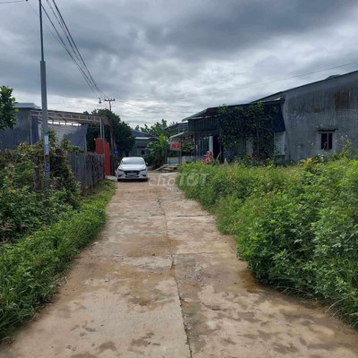 BÁN ĐẤT. ĐẠI HỒNG- ĐẠI LỘC. DT 140M. BÊ TÔNG 4M. DÂN CƯ ĐÔNG ĐÚC.