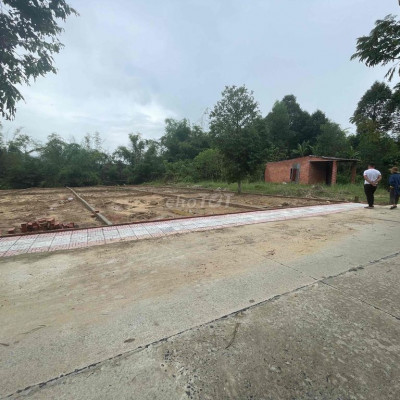 Bán 2 lô đã tách ra 2 sổ - giá 7xxtr - đường 5m dân dông