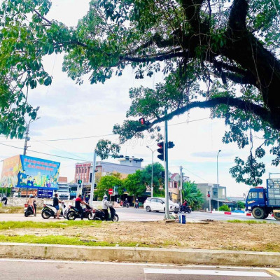 Đất mặt tiền Huỳnh Thúc Kháng ngay ngã 4 Cây cốc ngang 8,8m dài 28m