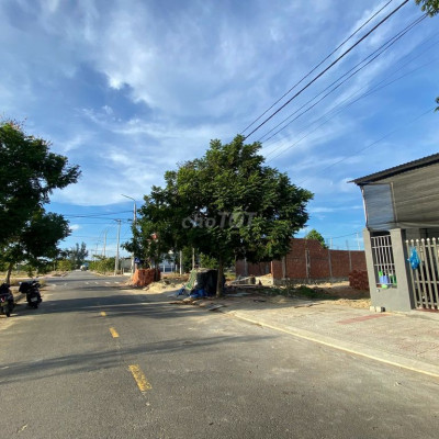 Giá chỉ 16,7 tr/m2. Rất cần bán lô đất ngang 6 mét khu phố chợ Hội An