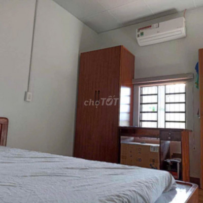 Cho thuê nhà ngay ngã tư Điện Ngọc, full nội thất