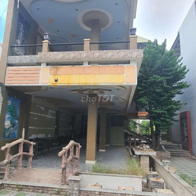 Nhà mặt tiền đuòng 48m cần bán