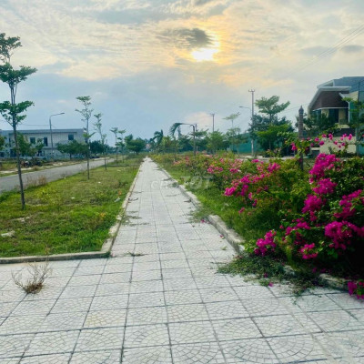 chính chủ cần bán 2 lô liền kề đường 40m Đinh Tiên Hoàng KĐT số 9