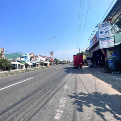 Cho thuê mặt bằng kinh doanh kèm nhà cấp 4 có phòng ngủ, nhà VS riêng