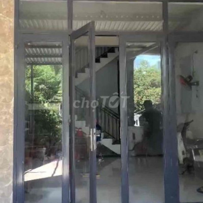 chính chủ bán gấp nhà hai tầng, ba phòng ngủ, hướng nam mát mẻ