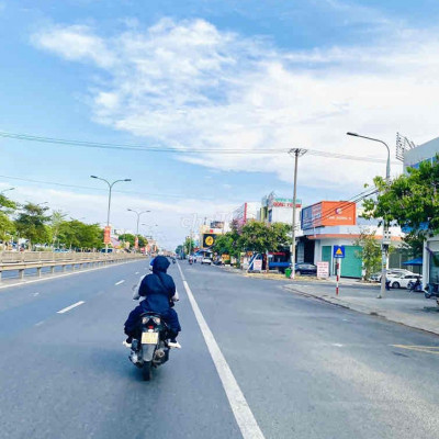 Chính chủ bán biệt thự 210m2 ngang 14m siêu hiếm sát QL1A/Đường 10m5