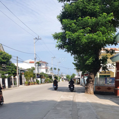 Lô đất ngang 6m nằm ở thôn Lang Châu Bắc – xã Duy Phước.Giá 650tr.