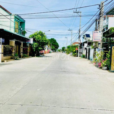 119m2 nằm cách cầu Câu Lâu 1,5km,nằm ven Hội An,đường QH 7m.Giá 550tr.