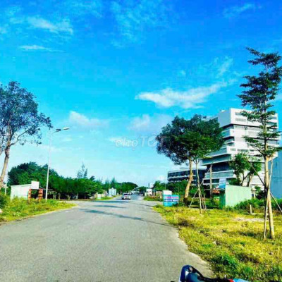 nắm chắc chủ lô O2-x Dt 5,5 x 22 m đường phan huy chú giá 2 tỷ x .