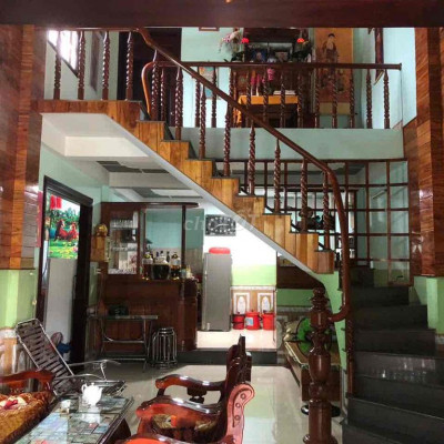 Nhà bán tặng nội thất ( Có Thượng Lượng Giá)