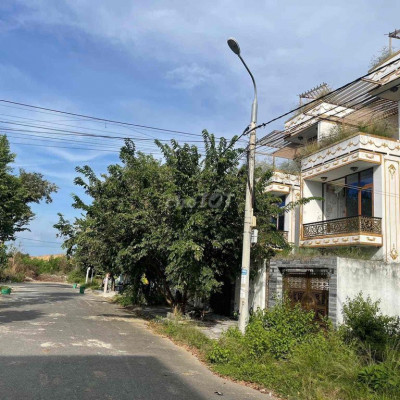 nhà 1,5 tầng mặt tiền đường 17m5 cạnh FPT City