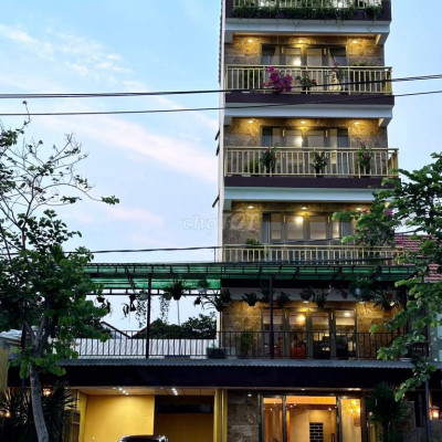 Nhà mặt tiền 5 tầng Nguyễn Tất Thành, Hội An, ngang 10mét nhà y hình