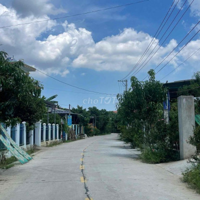 Điện Phước đường bê tông 5m5 mới làm giá sụp hầm