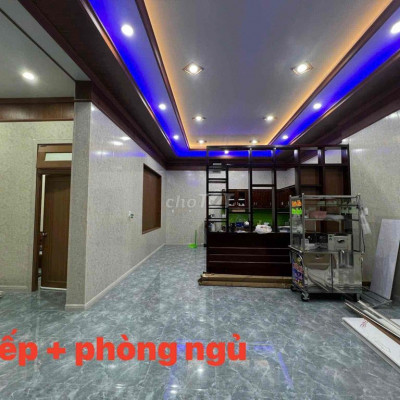 Nhà mặt tiền, 2 phòng ngủ. đường Phan Chu Trinh
