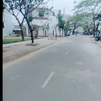 Đất sát ngay chợ điện ngọc,sau siêu thị Minimart,dân cư đông đúc
