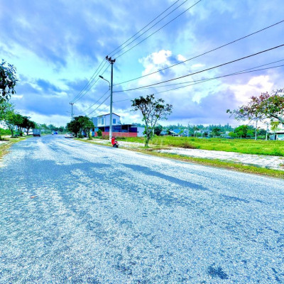 Đất sổ đỏ KĐT Ngọc Dương đoạn gần cầu đường 5m5, S: 93,5m2