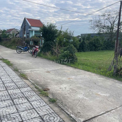 Bán lô đất siêu phẩm 10x21 nằm ngay ngã tư  đường siêu đẹp trục sát Đn