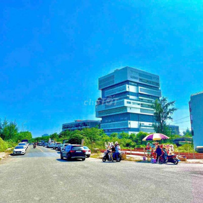 Lô góc kđt 1B cách cổng chính trường ĐH FPT 50m giá cực tốt