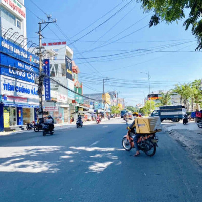 NGỘP BANK - Mặt tiền kinh doanh view sân bóng ngay trung tâm Vĩnh Điện