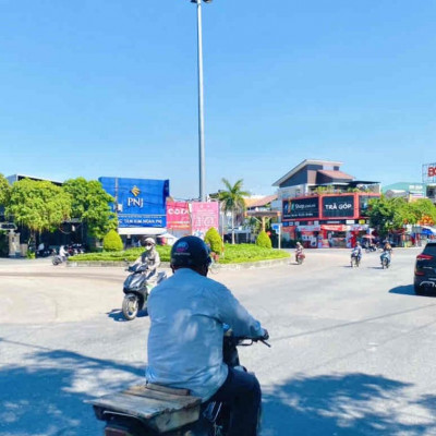 Chủ bán gấp mặt tiền kinh doanh view công viên Thị trấn Vĩnh Điện/SHR