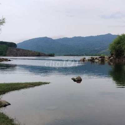 Bán views hồ 1300m2 cln bám hồ bám đường bê tông phù hợp chuyển đổi