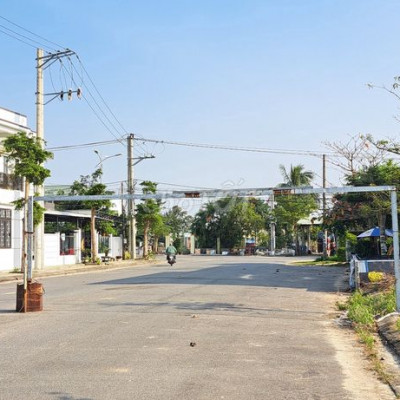 BÁN 1 LÔ ĐẤT GIÁP BIỂN . MỘT TRONG NHỮNG BÃI BIỂN ĐẸP NHẤT QUẢ ĐẤT