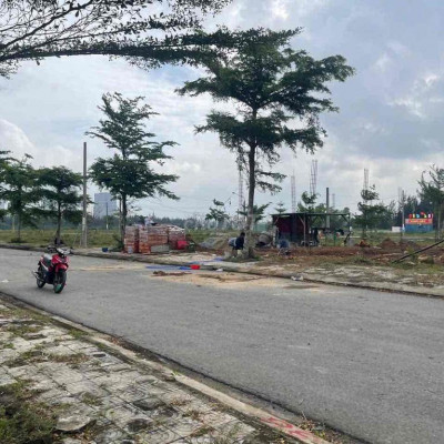 *** 1 LÔ KHU ĐÔ THỊ SỐ 4, 100m ( 5x20m) , gần đại học FPT, sát