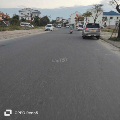 lô đất đường hùng vuong ngay trung tâm 135m2