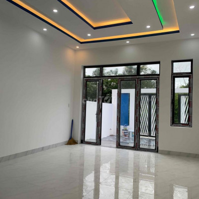 Nhà mới xây cần bán