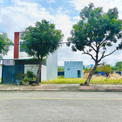 lô đất đối diện công viên trung tâm, sát trường FPT