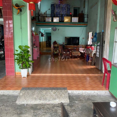 Nhà mặt tiền đường Hùng Vương