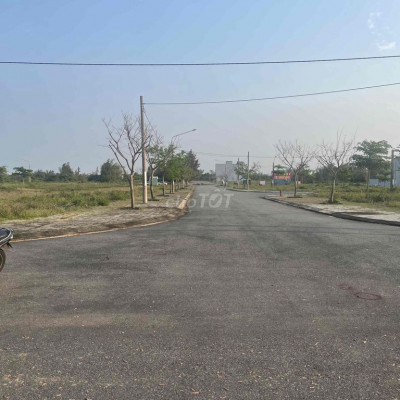 Trục đường Nguyễn Gia Thiêu 27m thông thẳng ra giá chỉ có 3.25 tỷ