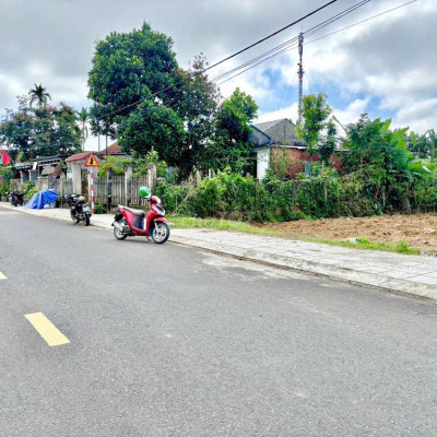 lô góc 2 mặt tiền ngay trung tâm,đường nhựa 7m5. Giá cực kì tốt