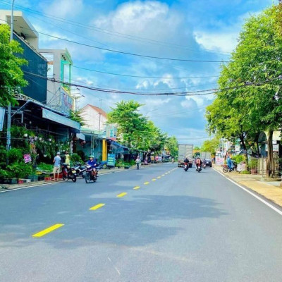 Cần bán gấp lô đất mặt tiền đường 8m ngay trung tâm hành chính huyện