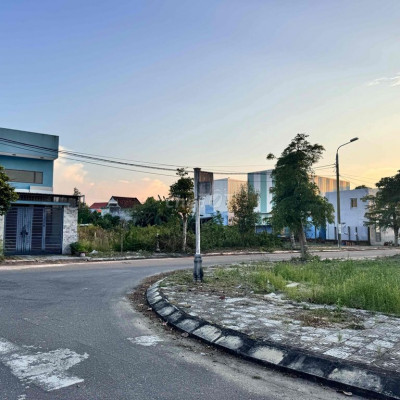 Bán lô góc 2 mặt tiền 151m2 ngay gần ĐH BV Phan Châu Trinh