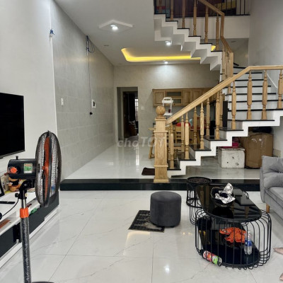 Chủ chuyển công tác cần bán nhanh nhà 2,5 tầng mặt tiền đường 5,5m