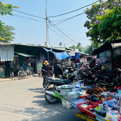 SIÊU PHẨM CÓ 1 0 2 LÔ ĐẤT NGAY TRƯỚC MẶT CHỢ