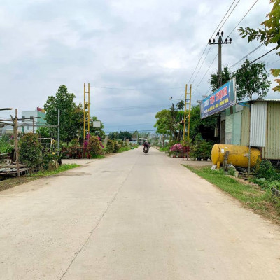 Cần bán lô đất mặt tiền sạch đẹp gần chợ lạc thànhchỉ 6xxtr