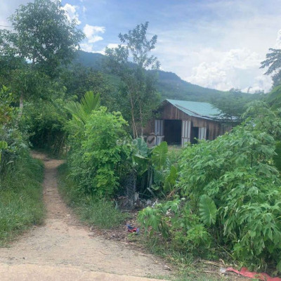 cần bán vườn sát suối 1000 xã ba đông giang 
mt bê tông cách ql 14g