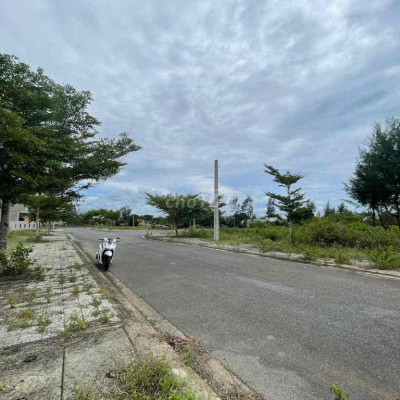 Khu đô thị số 4: dt 171,5m2, gần trục thông FPT, giá đầu tư tốt.