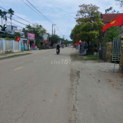 Đất trước chợ, đường nhựa 7m5 - Đấu lưng trục chính Lạc Long Quân