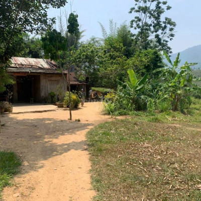 cần bán lô đất vườn mt bê tông rộng khoảng 30m đường thông Đông Giang