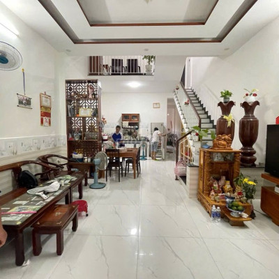 Bán nhà 2 tầng mặt tiền đường 5,5m sau lưng trường Đại Học nội Vụ