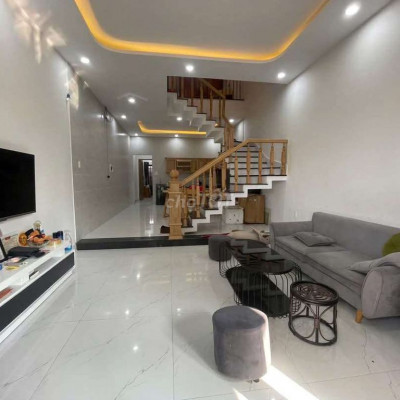 NHÀ 2 TẦNG- 1 TUM MỚI XÂY- XÁCH VALI VÀO Ở NGAY.