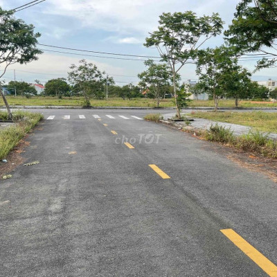 *** 1 lô kẹp cống, 100m2 đất ODT, sát trục đường 33, Điện Thắng