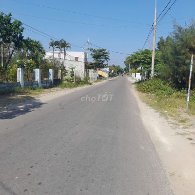 Đất trục chính Dũng Sỹ Điện Ngọc - Bên cạnh trung tâm Tiếng Anh