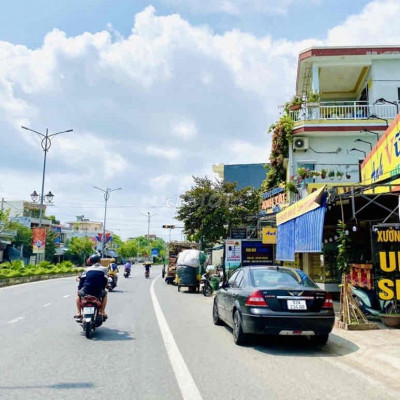 Sụp hầm đất đô thị view sông bên cạnh khu phố chợ thị trấn ven Hội An