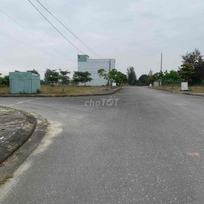 Khu đô thị số 4, trục thông FPT, dt 171m2