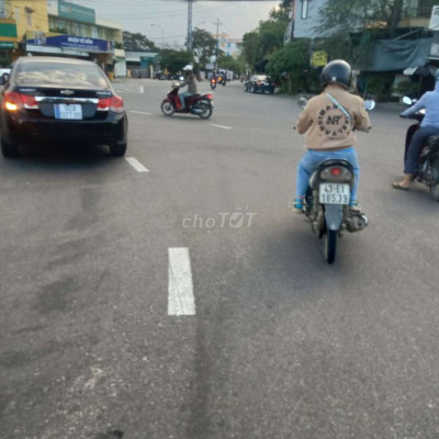 Mặt bàn rẻ ngay cổng khu công nghiệp Điện Nam được ngọc