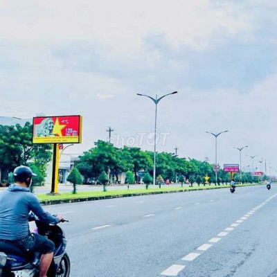 Bán nhà siêu đẹp. Mặt tiền đường 33 mét, trục chính Đà Nẵng-Hội An.